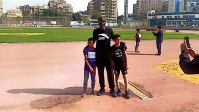 فوز طالبين بتعليم نجع حمادي في مسابقة الوثب الطويل