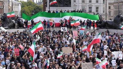 إيران تشتعل والمحتجون يهتفون 