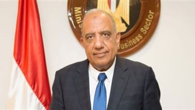 وزير قطاع الأعمال العام يتابع تطوير شركة 