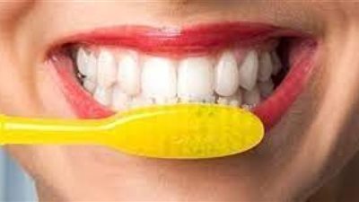 مفاجأة.. فرك الأسنان بالفحم ضار