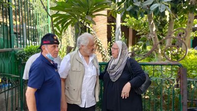 انهيار خالد زكي في جنازة زوجته.. صور