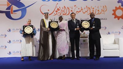 أسماء الرواد المكرمين على هامش مؤتمر العمل العربي