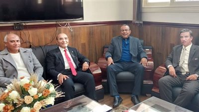 رئيس جامعة بنى سويف التكولوجية يستقبل مالك مؤسسة الدكتور محمد رضا عوض لتنمية المجتمع