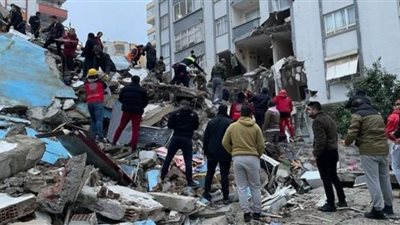 زلزال تركيا.. تعطيل الدراسة أسبوعاً ووقف حركة الطيران