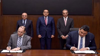 مدبولي يشهد توقيع بروتوكول تعاون لتقديم خدمات الشهر العقاري بمقار المصرية للاتصالات