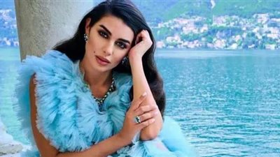 ياسمين صبري تستعرض أنوثتها داخل أحد اليخوت في قطر