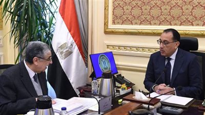 رئيس الوزراء يتابع مع وزير الكهرباء عددًا من ملفات عمل الوزارة