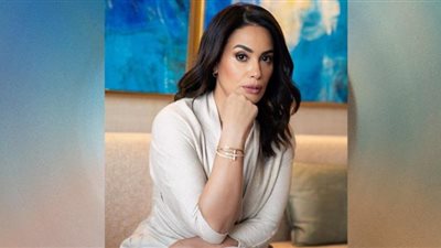 هند صبري تخطف الأنظار بالأسود