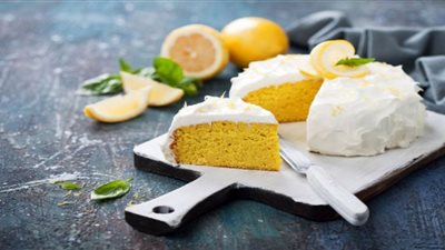 طريقة عمل كيكة الليمون بكريمة الجبن اللذيذة