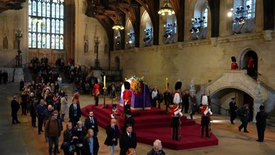 قادة العالم يصلون كنيسة وستمنستر آبي للمشاركة في جنازة إليزابيث الثانية