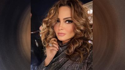 بشرى تستعرض أنوثتها بمكياج ساحر في مهرجان الأقصر