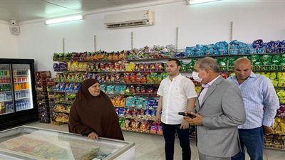 صور محافظ كفر الشيخ يتفقد أسواق مستلزمات المدارس بأسعار مخفضة