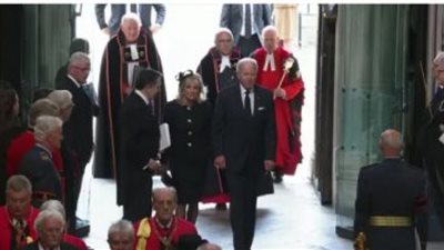 بايدن وماكرون يصلان لندن للمشاركة في جنازة الملكة إليزابيث.. صور