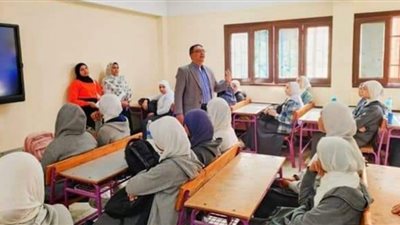 مسابقات ترفيهية ومحاضرات أدبية للطلاب بمكتبة الفيوم العامة