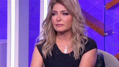 علا غانم تبكي على الهواء وتروي تفاصيل أزمتها مع زوجتها (فيديو)