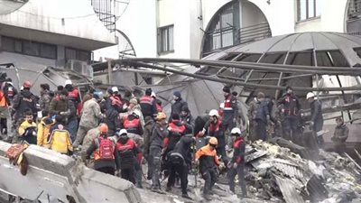 زلزال تركيا لحظة بلحظة.. ارتفاع حصيلة الضحايا إلى 3381 قتيلًا و20436 جريحًا