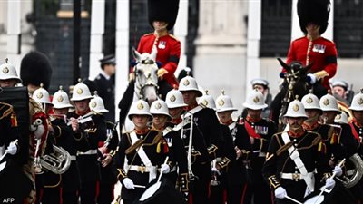 حياة الملكة إليزابيث من الولادة حتى مراسم الجنازة (لقطات نادرة)