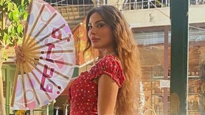 نادين نسيب نجيم تروج لصالون زهرة بفستان جذاب