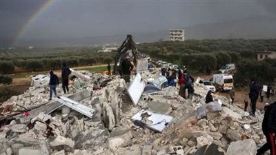 أب سوري يلقن ابنه الشهادة (شاهد)