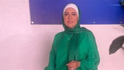 دعاء فاروق تواكب موضة 2022 بأناقة واحتشام