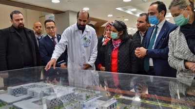 نائب رئيس البنك الدولي تشيد بمنشآت هيئة الرعاية الصحية بالإسماعيلية