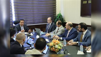 وزير الصحة يبحث التوسع في تطبيق 