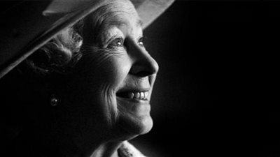 آلاف المواطنين يودعون الملكة إليزابيث بالخيم والبطاطين (صور)