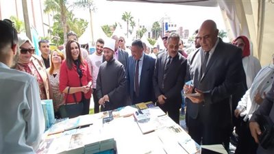 أسامة الأزهري ونائب محافظ البحيرة يفتتحان معرض دمنهور الدولي للكتاب