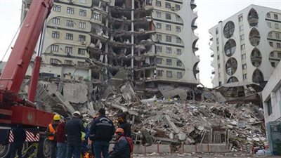 تركيا .. عمليات البحث والإنقاذ مستمرة ونسابق الزمن