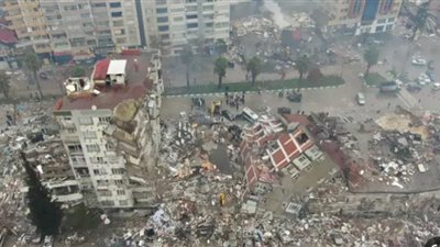 التصرف الصحيح حال وقوع زلازل عنيفة (شاهد)