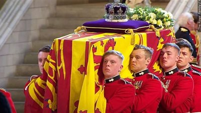 سر تبطين تابوت الملكة إليزابيث بالرصاص.. فيديو