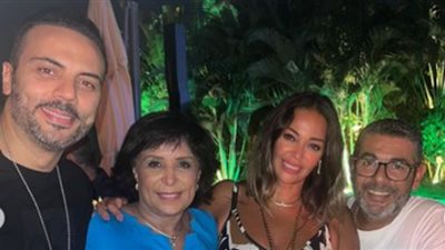 عيد ميلاد شريف مدكور.. داليا البحيري تتألق بمكياج ترابي