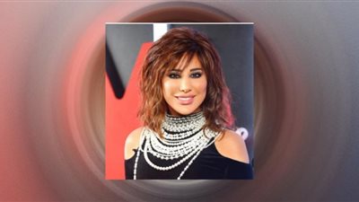 نجوى كرم تخطف الأنظار بالذهبي المجسم (صور)