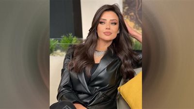 رضوى الشربيني تبهر العيون بالأسود