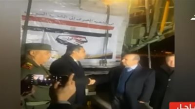 لحظة وصول 3 طائرات مصرية تحمل مساعدات لمتضري الزلزال بسوريا (فيديو)