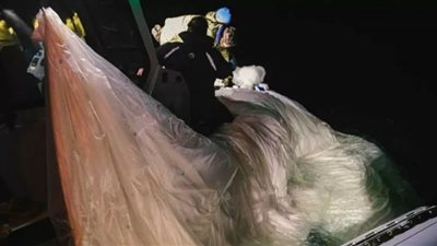 شاهد.. الصور الأولى لانتشال المنطاد الصيني بعد إسقاطه