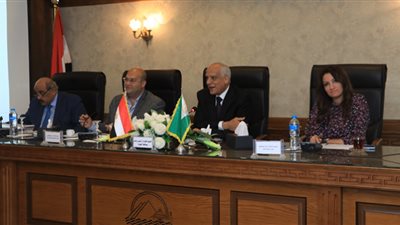 محافظ الجيزة يوجه برفع كفاءة محيط المدارس لاستقبال العام الدراسي الجديد