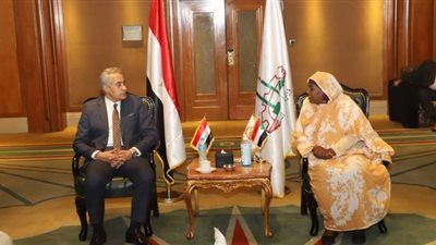 وزير القوى العاملة يلتقي نظيرته السودانية على هامش مؤتمر العمل العربي