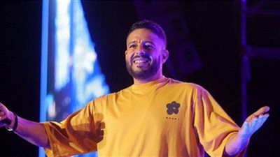 مزيج غنائي لـ الراب والروك مع حماقي (إيه الحكاية)