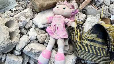 زلزال سوريا.. نجت الدمية ودُفنت صاحبتها تحت الأنقاض