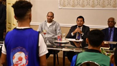 وزير الرياضة يلتقى مجموعة من المواهب المشاركين فى برنامج 