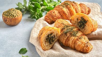 طريقة عمل كراوسان بالجبن والزعتر.. سريع ولذيذ