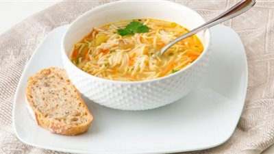 طريقة عمل شوربة الشعيرية بالخضار.. تمدك بالدفء والنشاط