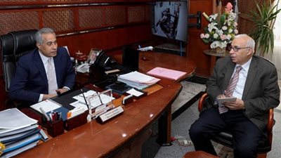 وزير القوى العاملة: 
