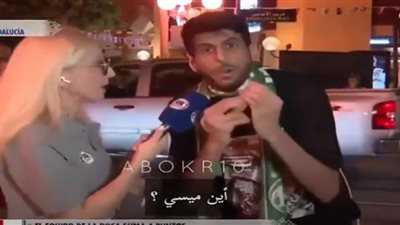 مشجع سعودي يقتحم بث قناة مكسيكية ويطالب بطرد ميسي خارج قطر (شاهد)
