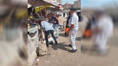 رفع الاشغالات بسوق الدراسات بالمنصورة وفتح الطرق للمارة