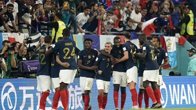 حامل اللقب أول المتأهلين وصاحب الأرض أول المودعين في كأس العالم 2022
