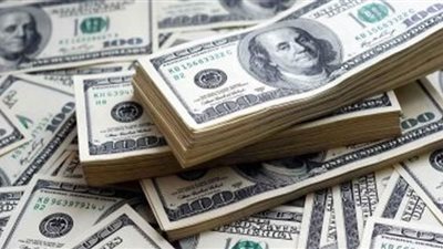 الدولار يسجل أعلي مستوى له منذ عقدين