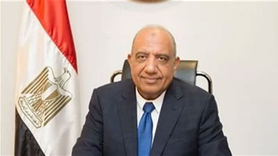 وزير قطاع الأعمال يؤكد أهمية الاستثمار في الموارد البشرية وتنمية مهاراتها