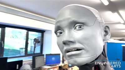 (شاهد) الروبوت الأكثر تقدمًا في العالم يجري محادثة كاملة